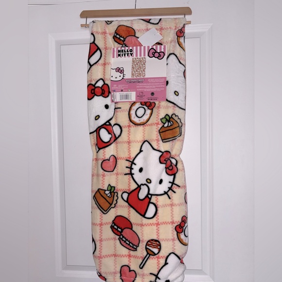 Hello Kitty macaroon fall blanket - Picture 1 of 4